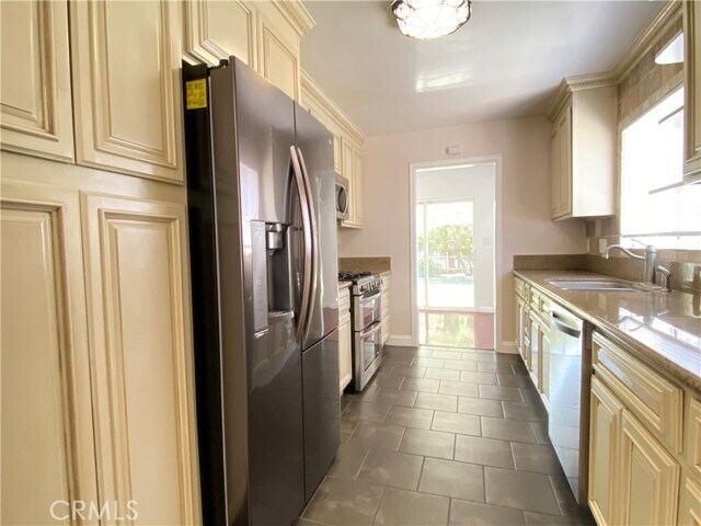 Building Photo - 472 Geneva Ave