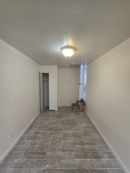 Building Photo - 24 E 56th St