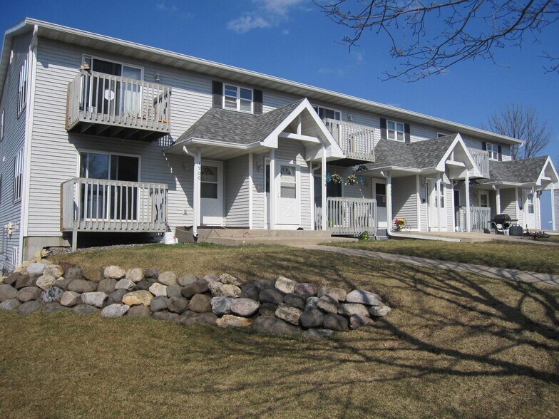 Primary Photo - 1908 Fox Run