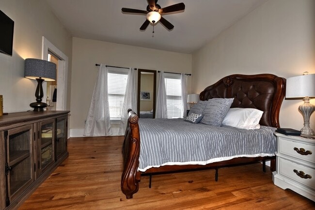 Building Photo - 418 E Myrtle St