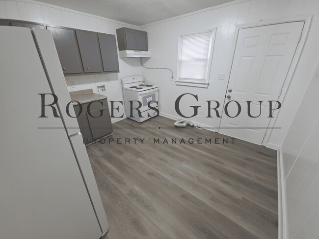 Building Photo - #450 - 109-111 Carter St Duplex