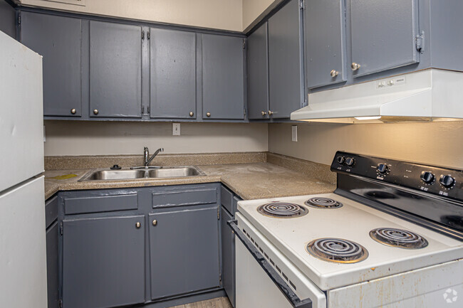 2BR, 1BA - 686SF - Fleur Apartments