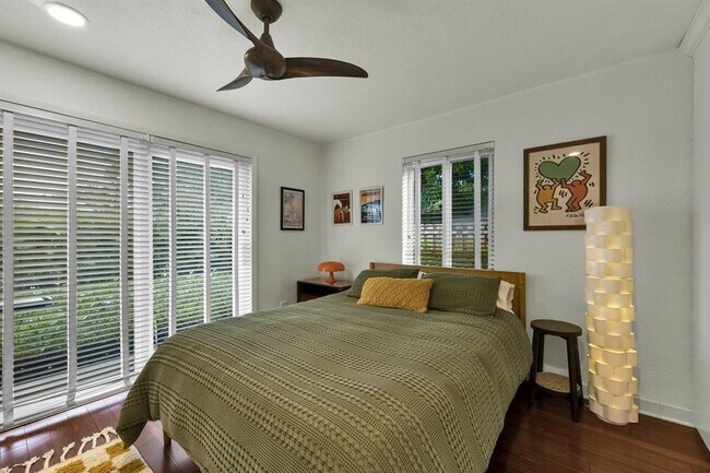 Building Photo - 2611 NE 20th St