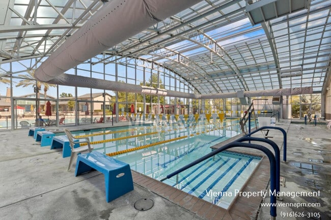 Building Photo - 829 Courtyards Loop