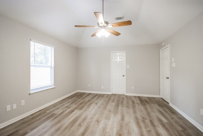 Building Photo - 20914 Lake Park Trail