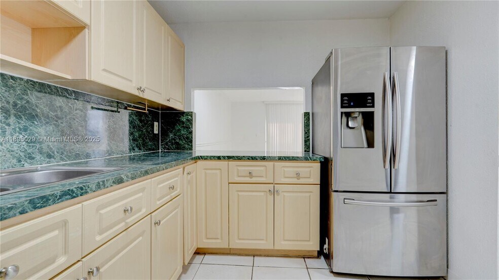 Building Photo - 10000 NW 80th Ct