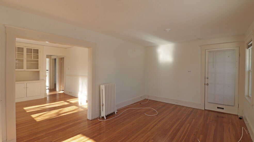 Building Photo - 54 Maplewood St