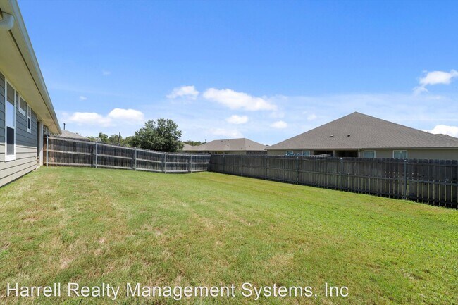 Building Photo - 3 br, 2 bath House - 5608 Moose Jaw Circle...