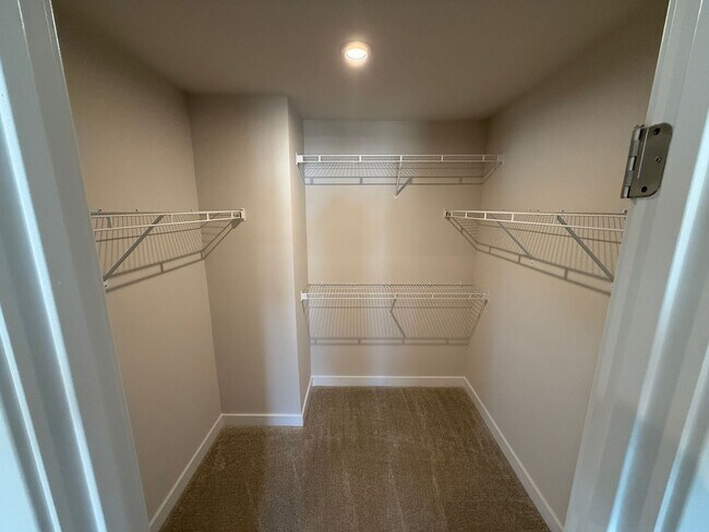 Building Photo - Never lived in Model Homes