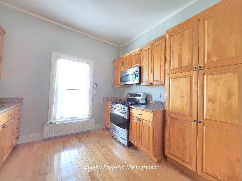 Building Photo - 157 Broadway