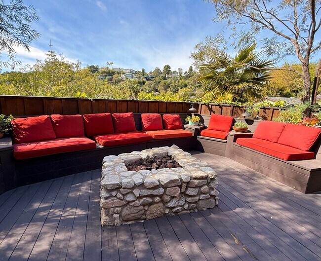 Building Photo - Furnished 1940s Beachwood Canyon Retreat with Treetop Deck + Creative Loft!