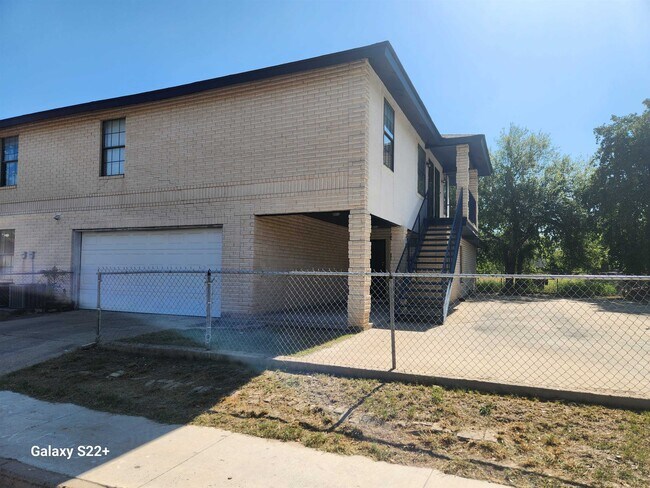 Building Photo - 1420 Juarez Ave