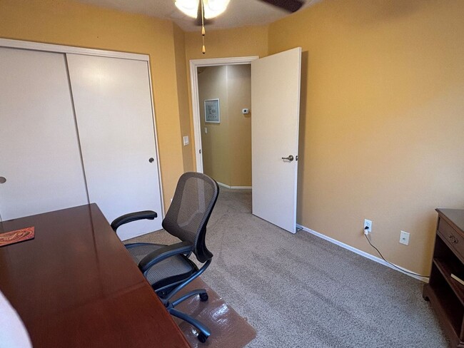 Building Photo - 776 W Fairlane Ct