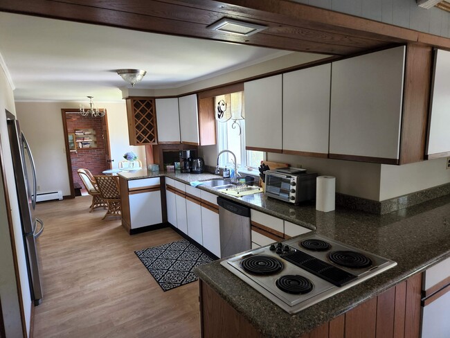 Kitchen - 1296 Drift Rd