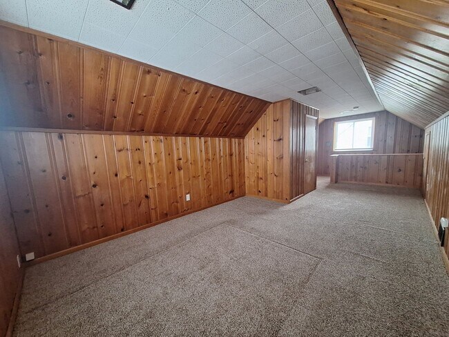 Building Photo - Charming 3 bedroom bungalow freshly updated