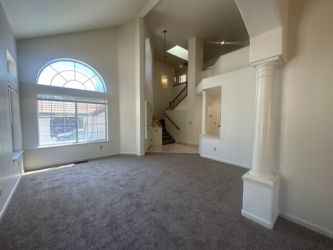 Building Photo - 325 Melbourne Dr