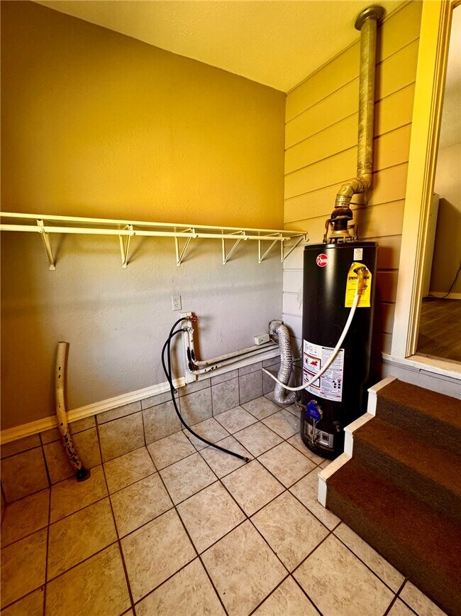 Building Photo - 803 E Greenfield St