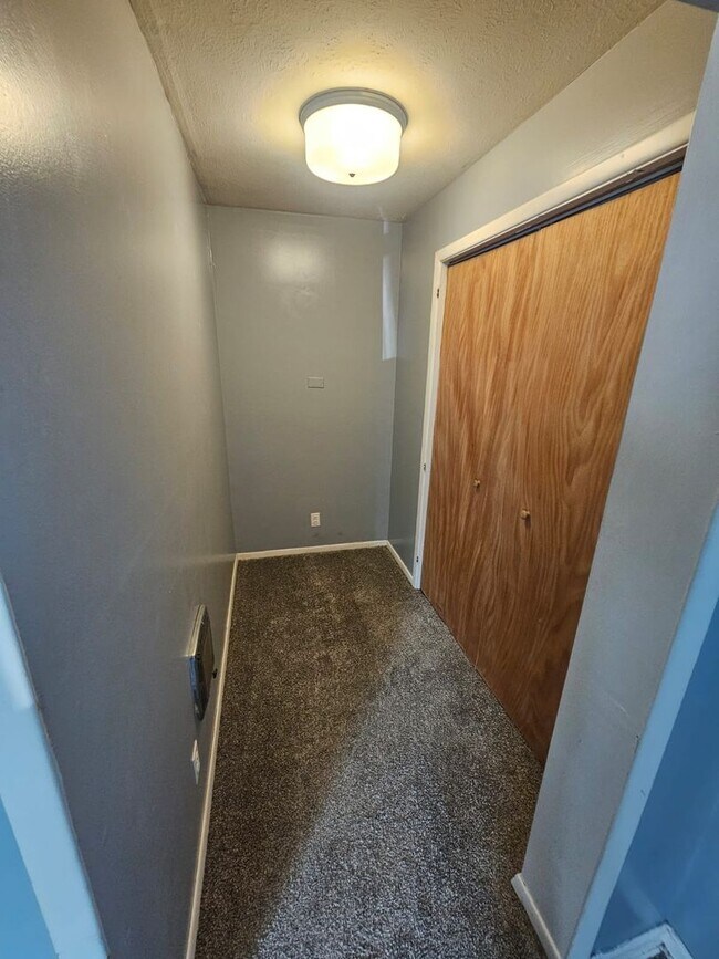 Building Photo - Spacious 3-Bedroom, 2-Bath South Euclid Home!
