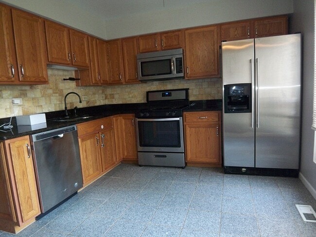 Building Photo - 2071 Danbury Pl