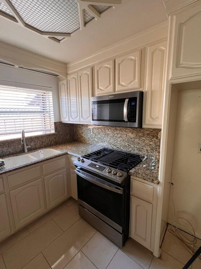 Building Photo - 2488 Shilshone Cir
