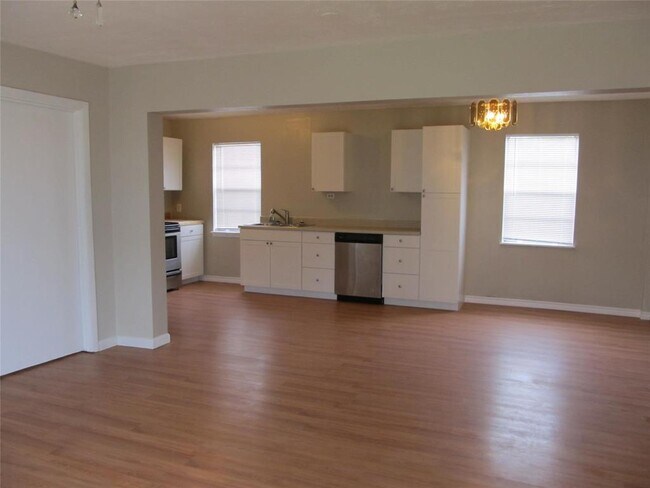 Building Photo - 1111 7th St
