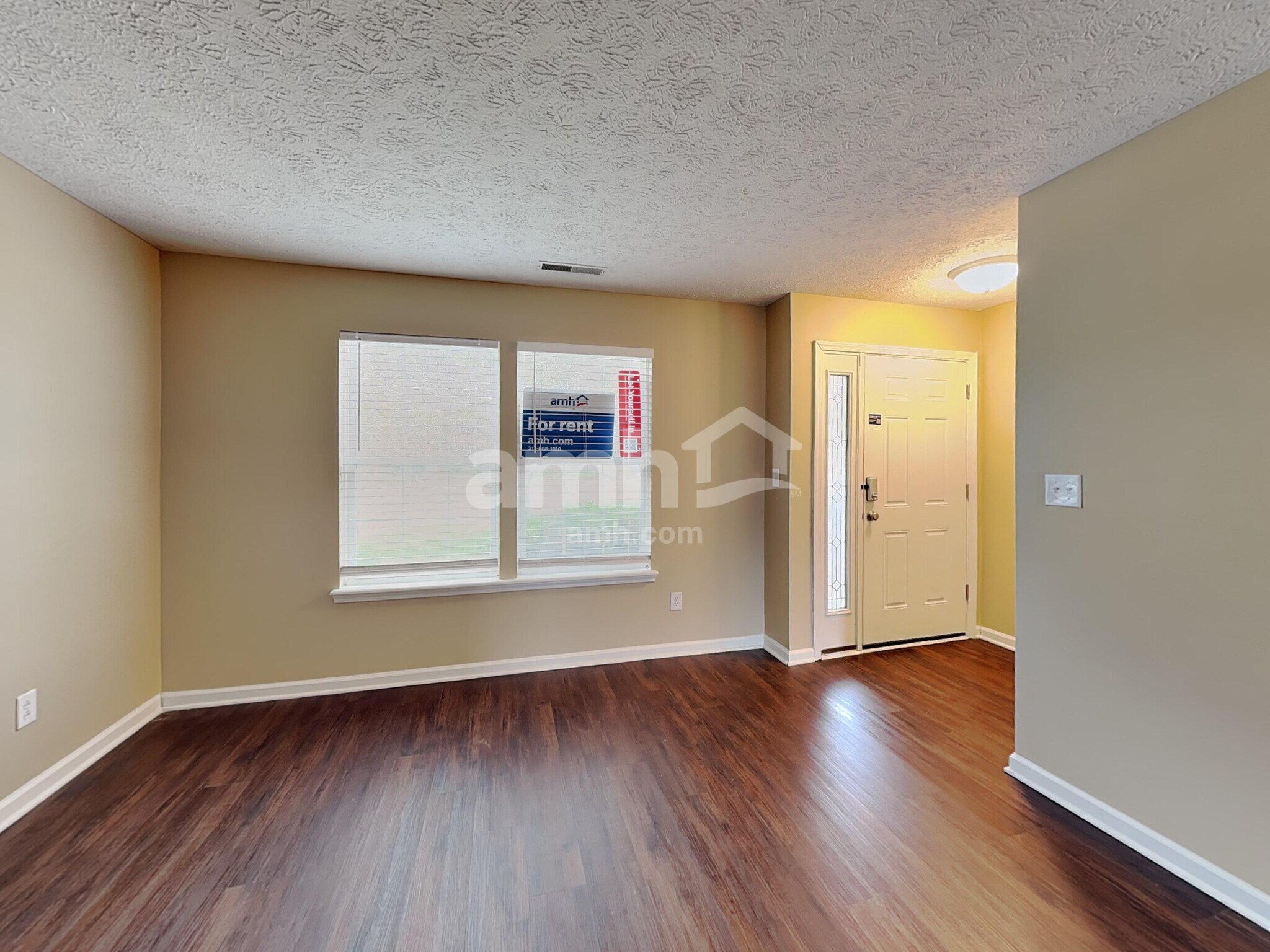 Building Photo - 942 Sheets Ct