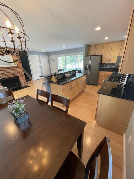 Building Photo - 7603 Cosgrove Pl