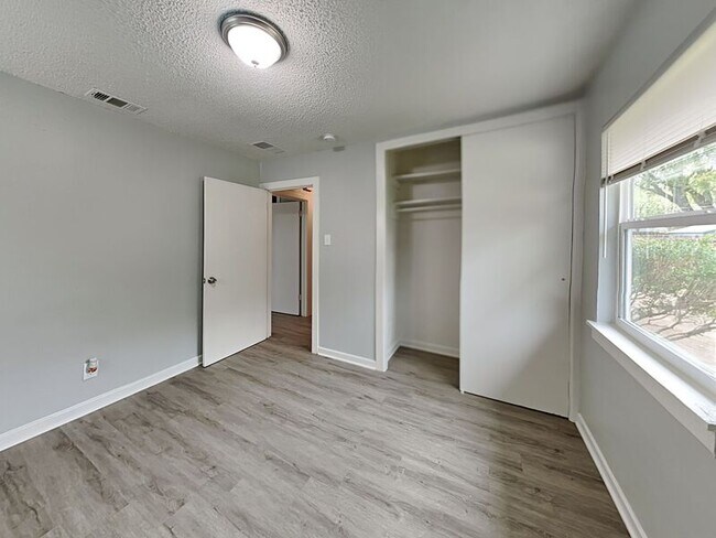 Building Photo - 4720 Kilpatrick Ave