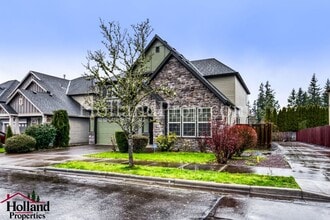 Building Photo - Gorgeous Single-Family Home with Central A/C!