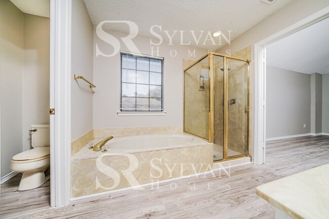 Building Photo - Prepare to be impressed by this 3 bedroom, 2.5 bathroom home