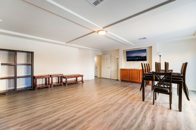 Building Photo - 4 bedroom home, 4 bathrooms,  with a fully self  contained casita with a 3 car garage