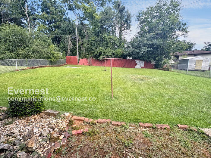 Building Photo - 1549 Elm St SW