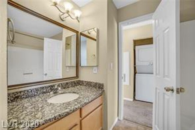 Building Photo - NORTHWEST - MARQUESA CONDO - 1 BED + 1 BAT...