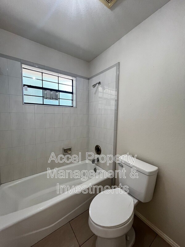 Building Photo - 1703 Sunrise