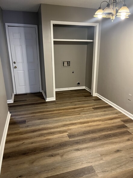 Dining Room with Washer and Dryer Connection - 1226 Beverly Hills Rd