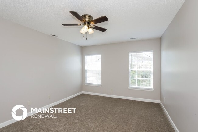 Building Photo - 2167 Mallard Pointe Dr