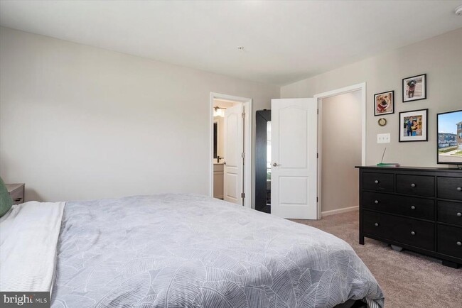 Building Photo - 7062 Fox Glove Ln