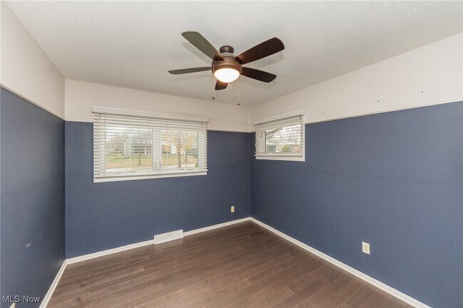 Building Photo - 2500 Deborah Dr