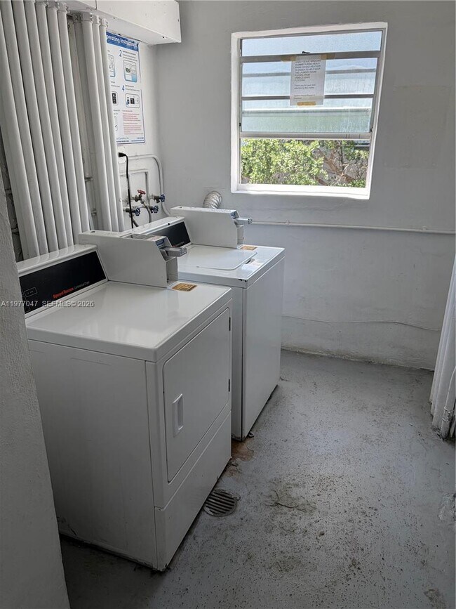 Building Photo - 1340 Lincoln Rd