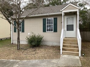 Building Photo - Newly Renovated 2 Bedroom Home!!