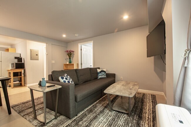 Building Photo - 234 Del Prado Dr