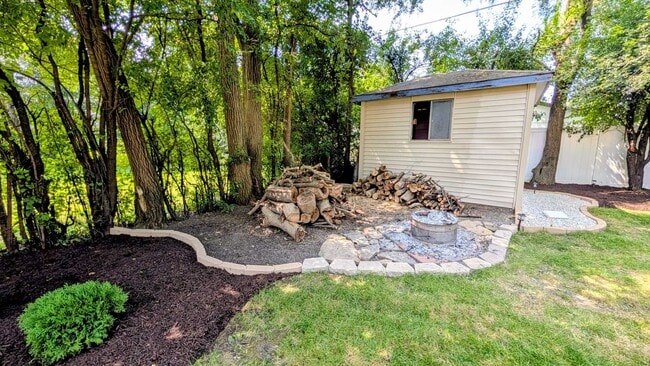 Building Photo - 110 N Knollwood Dr