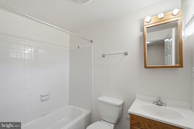 Building Photo - 10205 Balsamwood Dr
