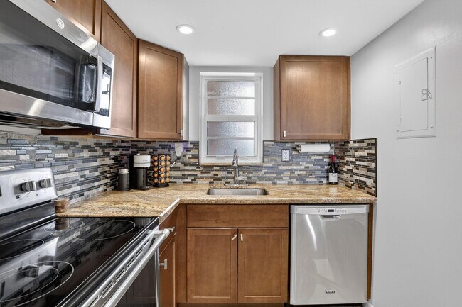 Building Photo - 3001 W Rolling Hills Cir