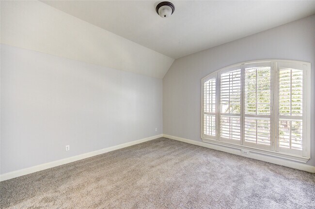 Building Photo - 9230 Hernshead Ln