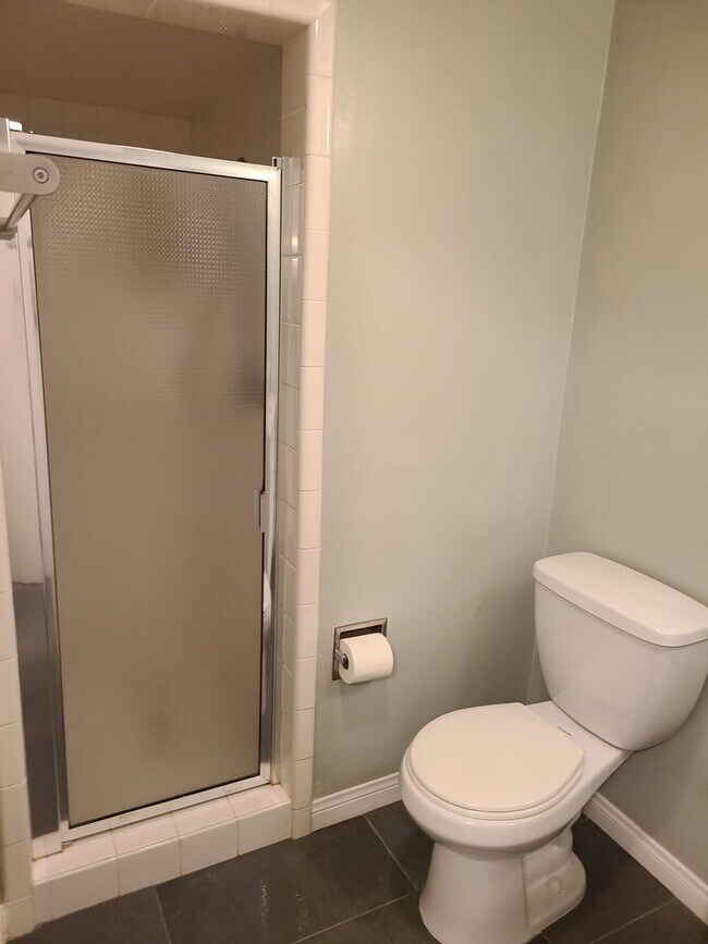 Building Photo - 1200