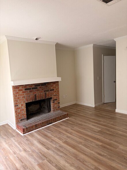 Building Photo - 905 Whitworth St