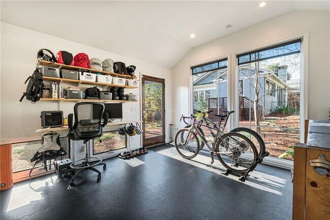 Building Photo - 212 Geneva St