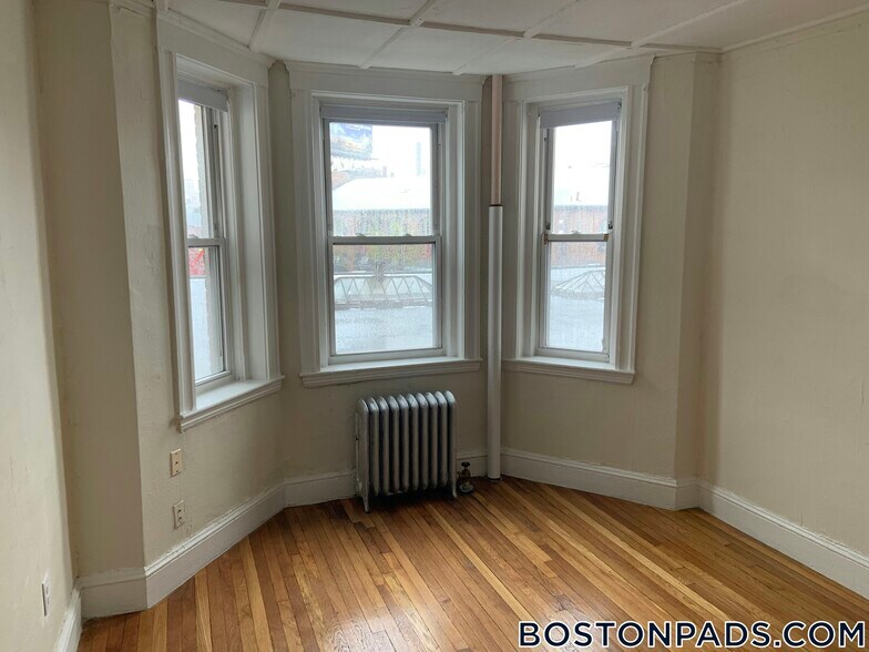 Building Photo - 1175 Boylston St