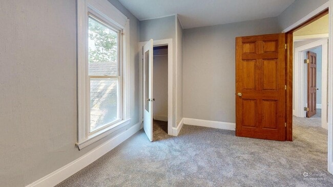Building Photo - Madison/W.95th neighborhood : 3 bedroom/1 bath single family house available NOW.